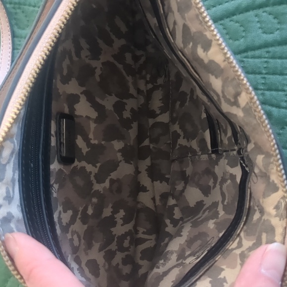 Guess crossbody purse taupe - Picture 4 of 13